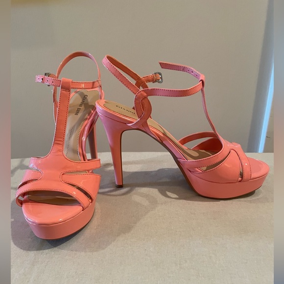 Heels - Picture 1 of 4